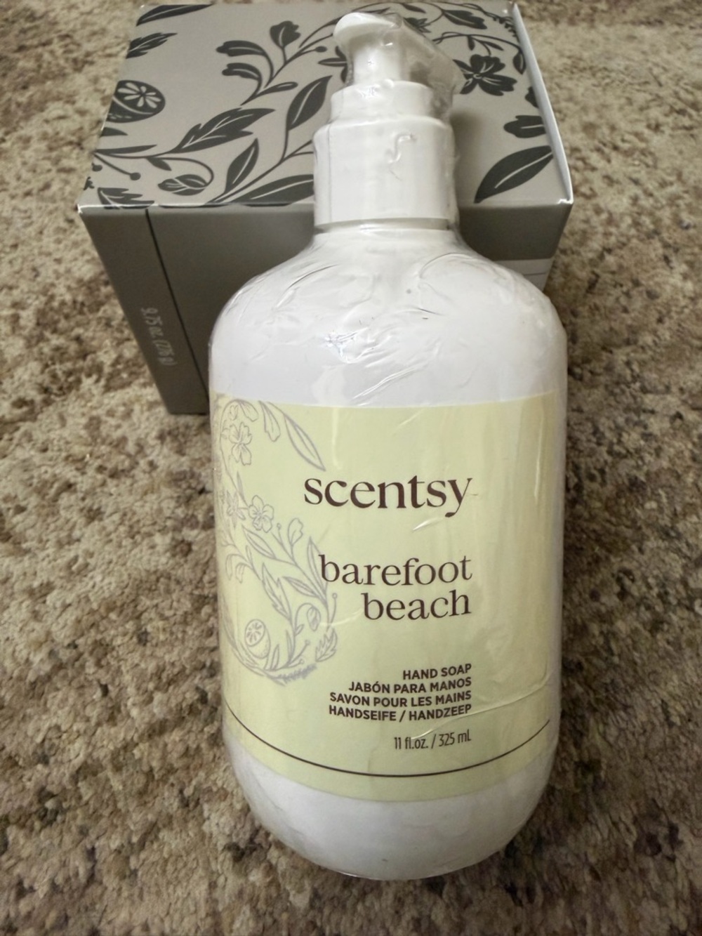 Scentsy Barefoot Beach Hand Soap - White and Light Yellow